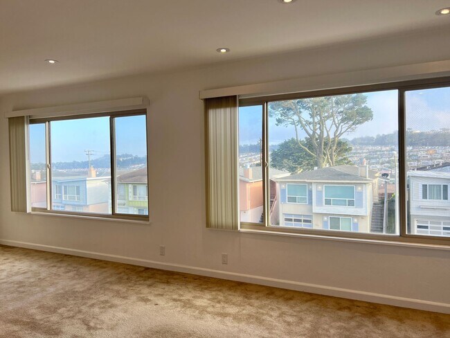 Building Photo - Sparkling 2 Bedroom 1.5 Bath - Nicely upda...