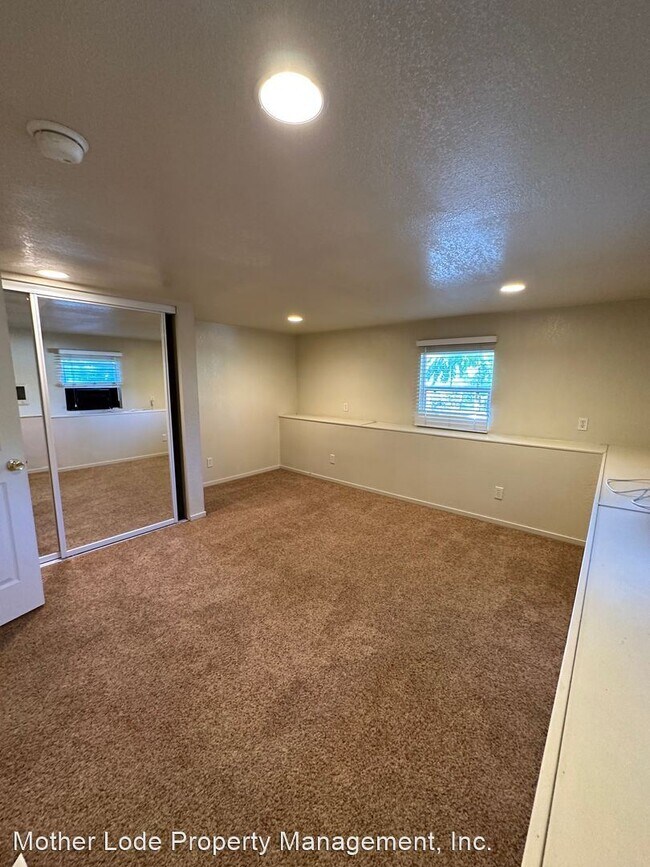 Foto del edificio - 1 br, 1 bath House - 285 N Washington Street