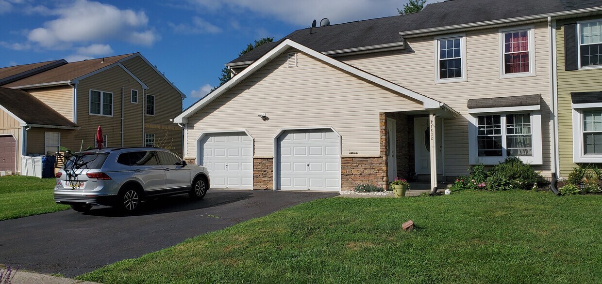 Primary Photo - 1632 Bluebird Dr
