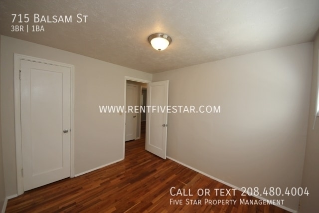 Foto del edificio - 715 Balsam St