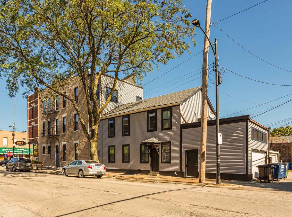Foto principal - 1659 W 21st St