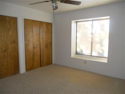 Foto del edificio - 4 Bed 2 Bath home Laurelglen Area SW 93309...