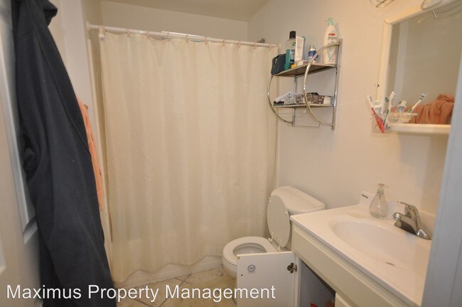 Building Photo - 1430 W Master St