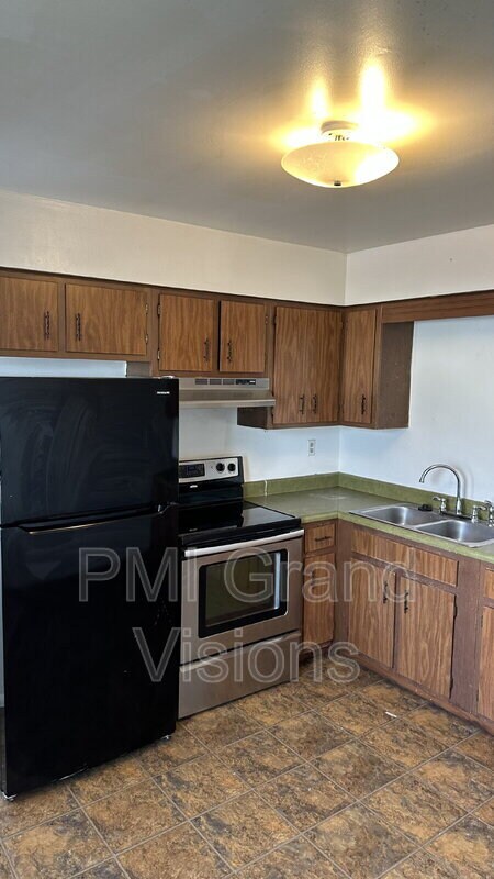 Building Photo - 1616 University Dr