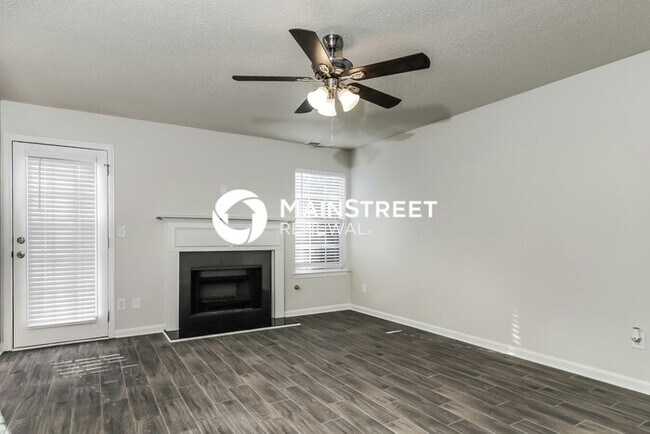 Building Photo - 4 Bedroom Pet-Friendly Home in FAIRBURN, G...