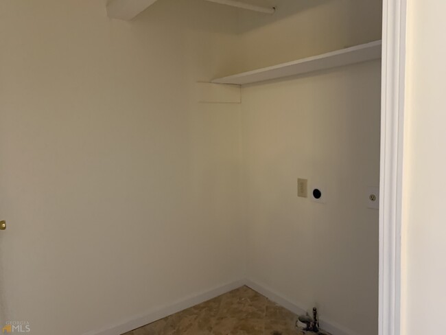 Foto del edificio - 1548 Sever Rd