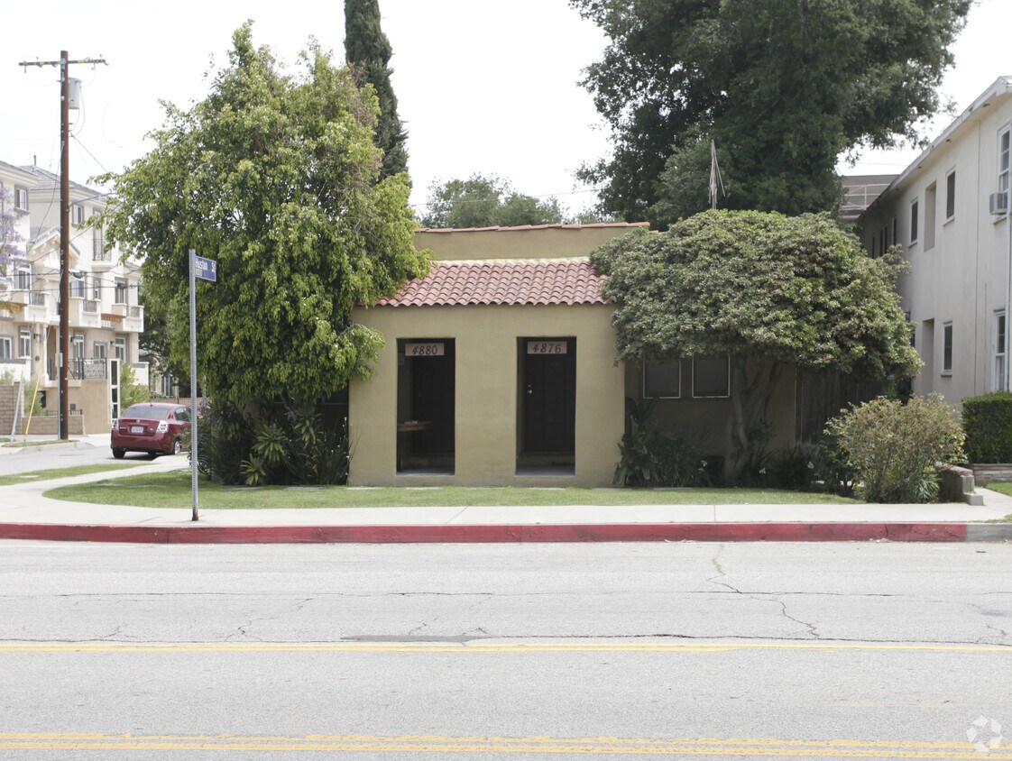 Building Photo - 4876-4880 Tujunga Ave