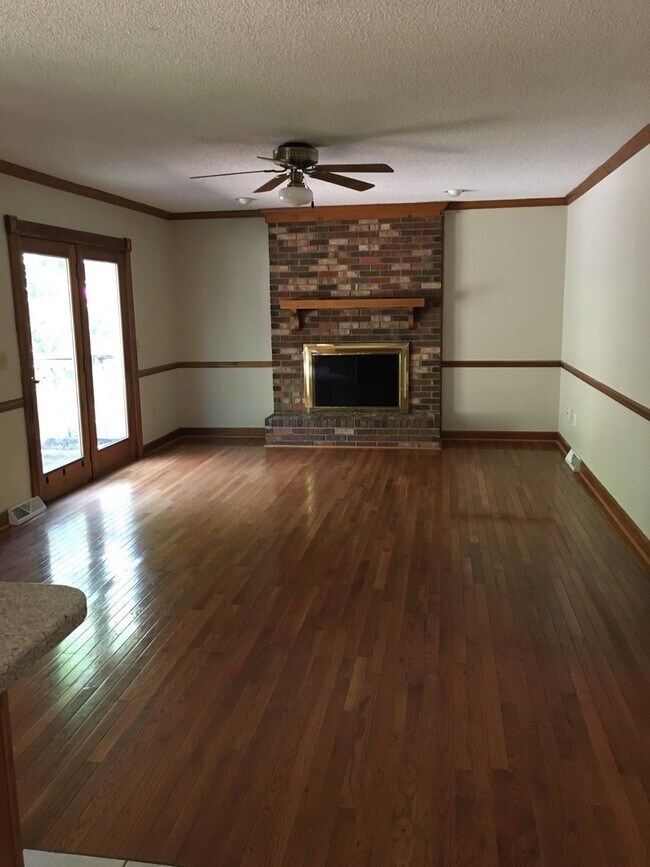 Building Photo - 4 Bedroom 2.5 Bath home in Taylors