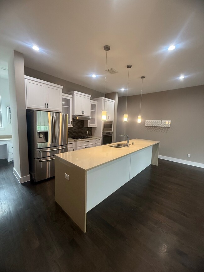 Building Photo - 3008 Zenia Dr