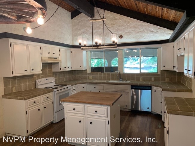 Building Photo - 4416 Santos Ranch Rd
