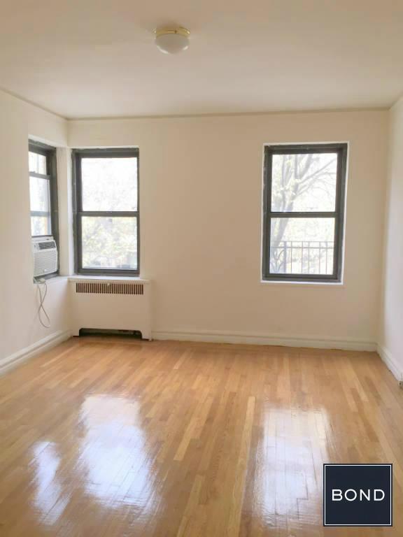 Foto del edificio - 145 Seaman Ave