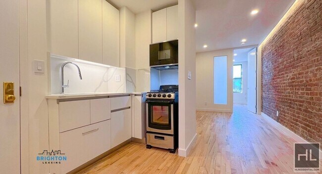 Building Photo - GUT-RENOVATED HELL'S KITCHEN 1BR NEAR COLU...