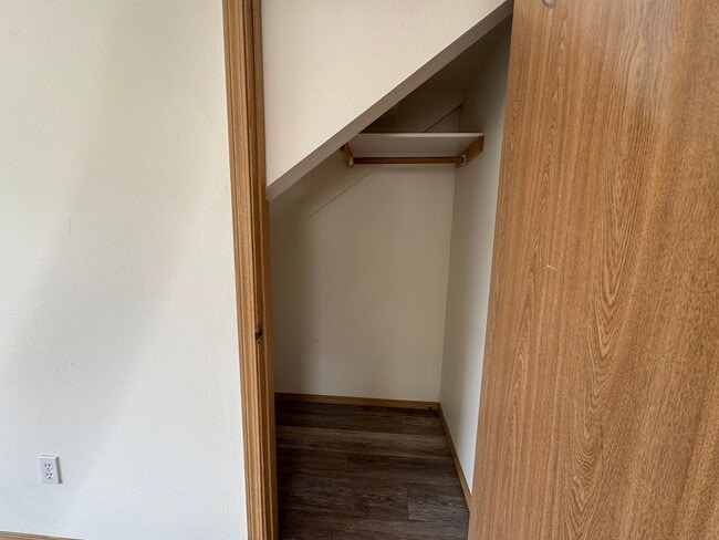 Building Photo - 2 Bed 1.5 Bath Unit!