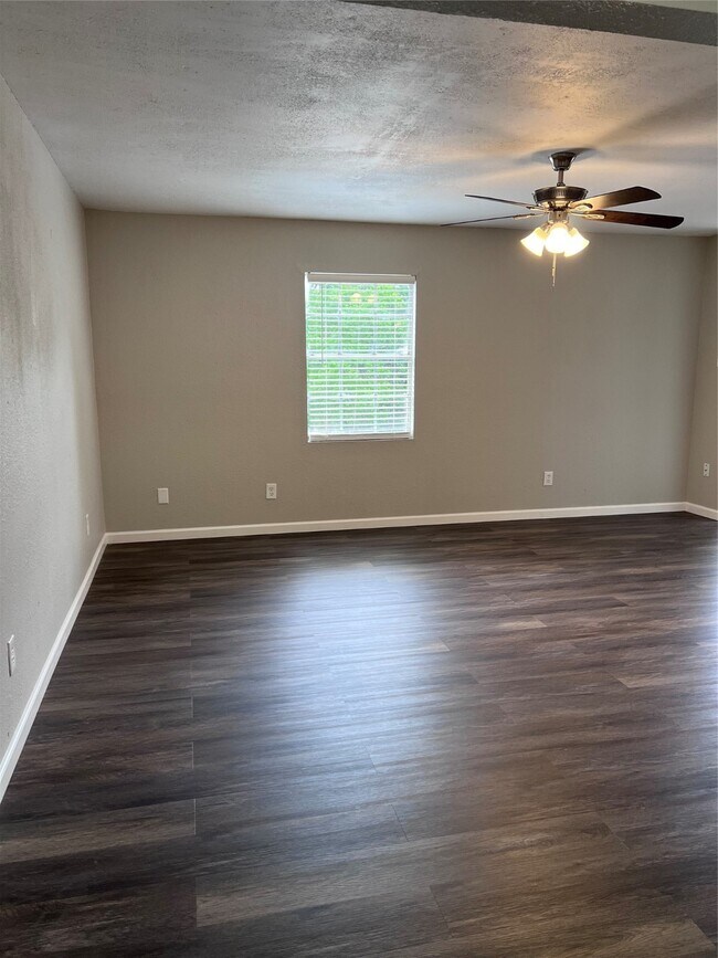 Building Photo - 503 Park Ln