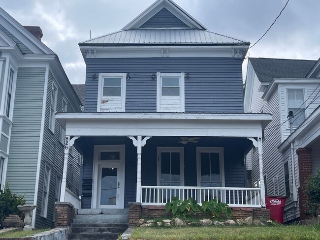 Building Photo - Stunning Upstairs One Bedroom Apartment in...