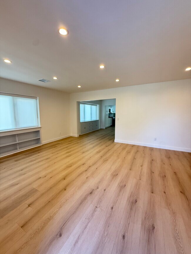 Foto del edificio - 3702 Somerset Dr