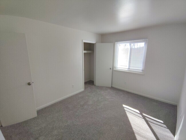 Building Photo - 600 Reusens Rd