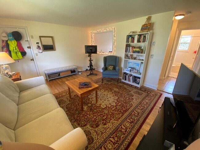 Building Photo - 70 Carroll Ave