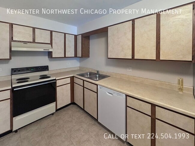 Building Photo - 33561 N Royal Oak Ln
