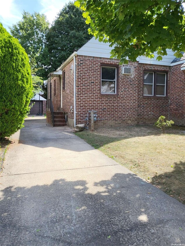 Primary Photo - 69-29 179th St