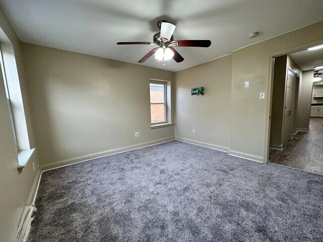 Building Photo - 331 Rose St