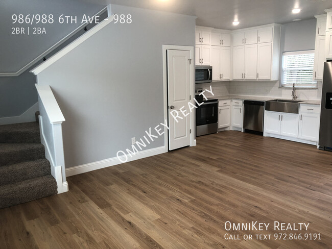 Building Photo - 986/988 6th Ave-988
