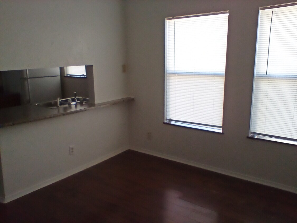 1009 Burkett St Unit B, Taylor, TX 76574 Apartments in Taylor, TX