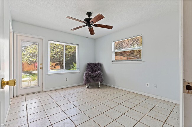 Building Photo - 2 br, 2 bath House - 382 Main St