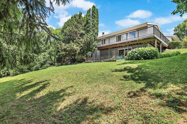 Building Photo - 2914 Maple Grove Dr
