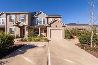 Building Photo - 704 Red Cedar Ct