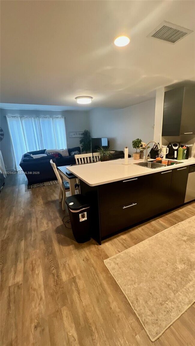 Foto del edificio - 1436 Barcelona Way