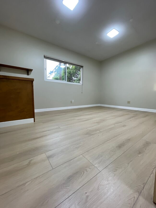 Building Photo - 1309 N Linwood Ave