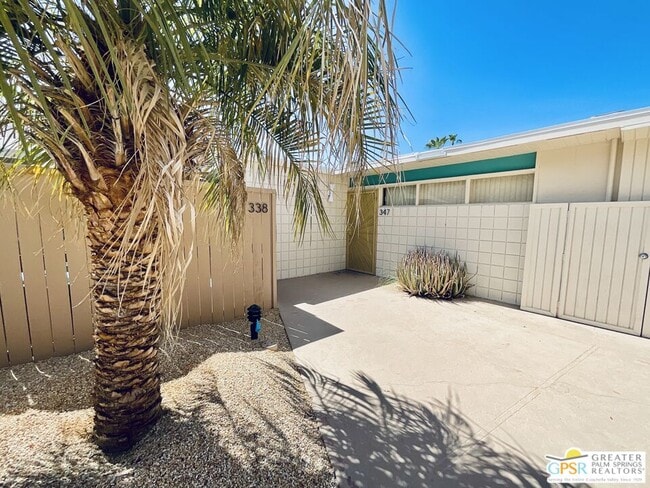 Building Photo - 1111 E Palm Canyon Dr
