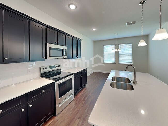 Building Photo - 6202 Little Blf Cir