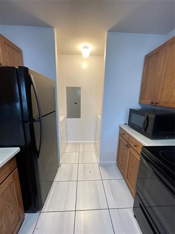 Building Photo - 5545 Brookview Ct
