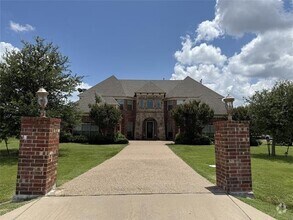 Building Photo - 7304 Meadow Glen Dr