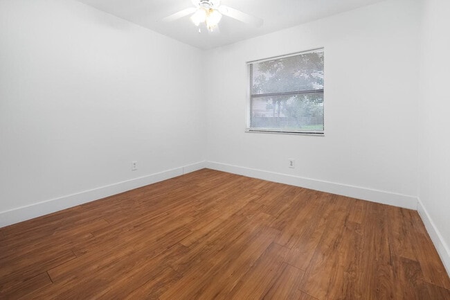 Foto del edificio - 15805 W Waterside Cir