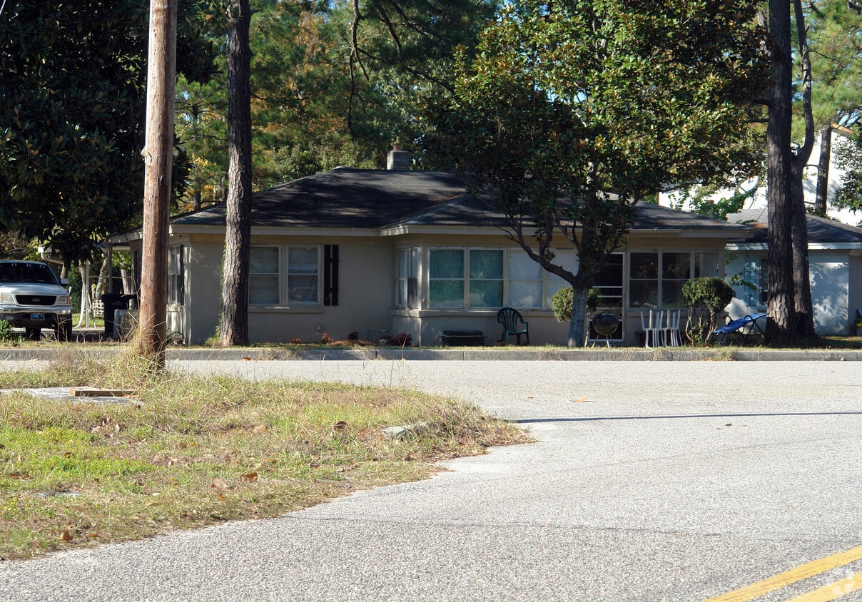 Primary Photo - 104 S Myrtle St.