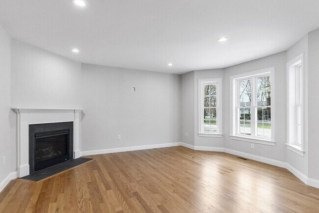 Foto del edificio - 149 Lowell Rd