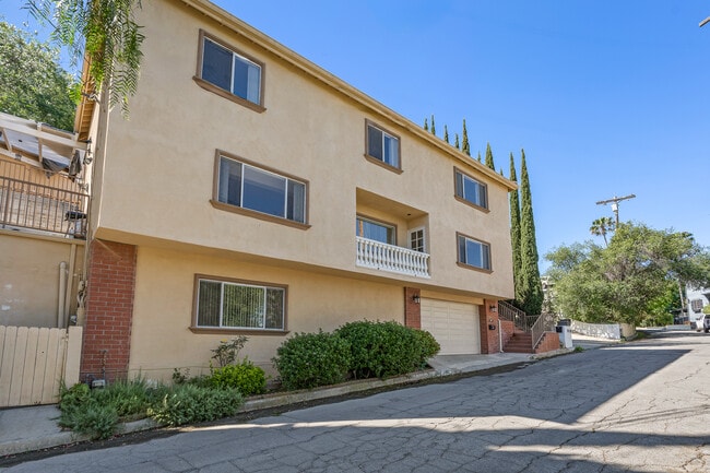 Building Photo - 3962 Oakfield Dr