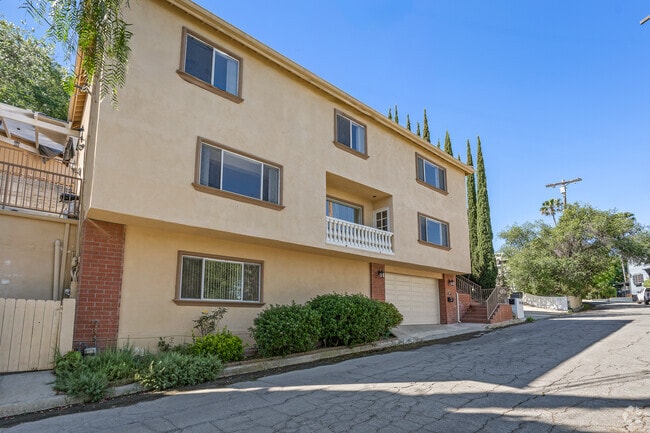 Building Photo - 3962 Oakfield Dr