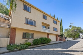 Building Photo - 3962 Oakfield Dr