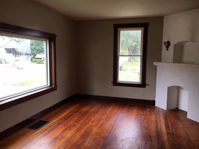 Building Photo - 235 N Boggs Ave