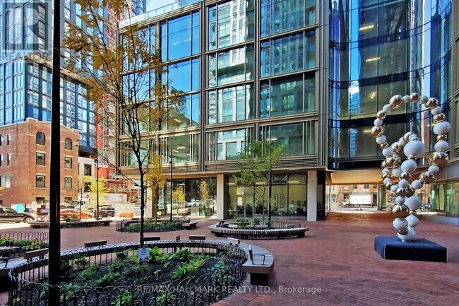 Photo du bâtiment - 88 Queen St E