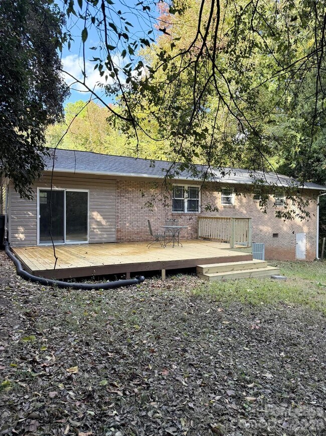 Foto del edificio - 5300 Hickory Ln