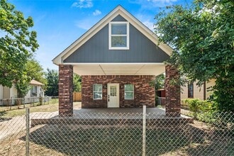 Building Photo - 2136 SW 23rd St