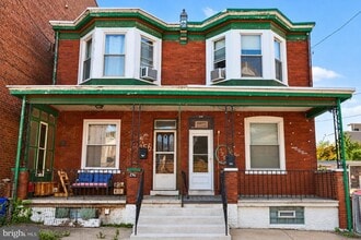 Building Photo - 154 Salaignac St