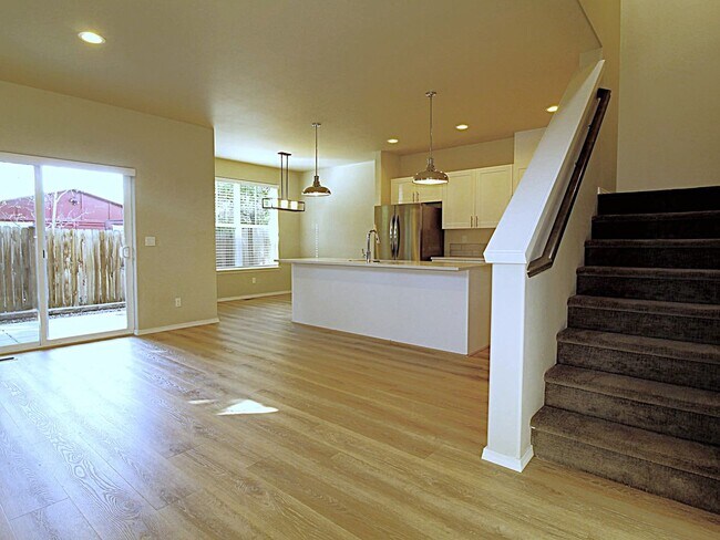 Foto del edificio - Modern 3x2.5 Townhome Retreat in NE Bend