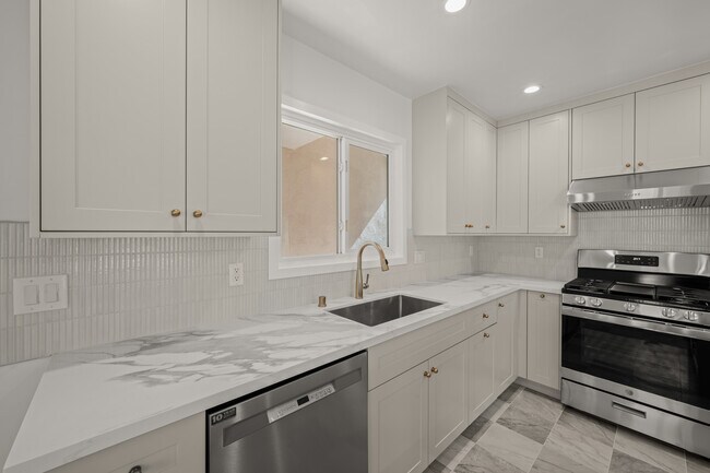 Building Photo - 5935 W 79th St