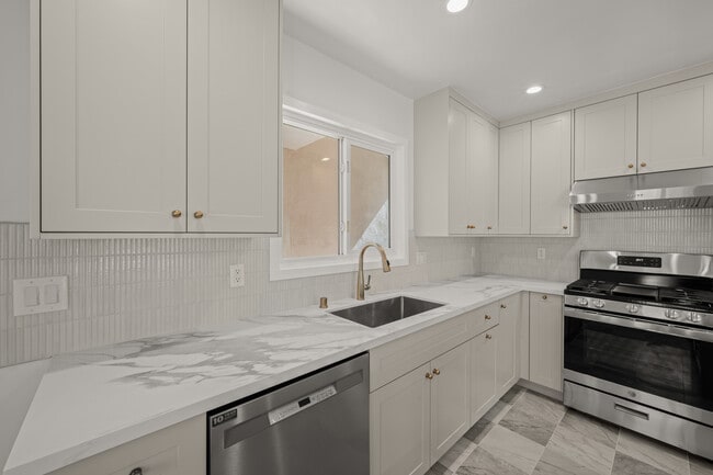 Foto del edificio - 5935 W 79th St